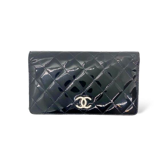 Chanel CC Yen Wallet in Quilted Patent Leather - Picture 1 of 11